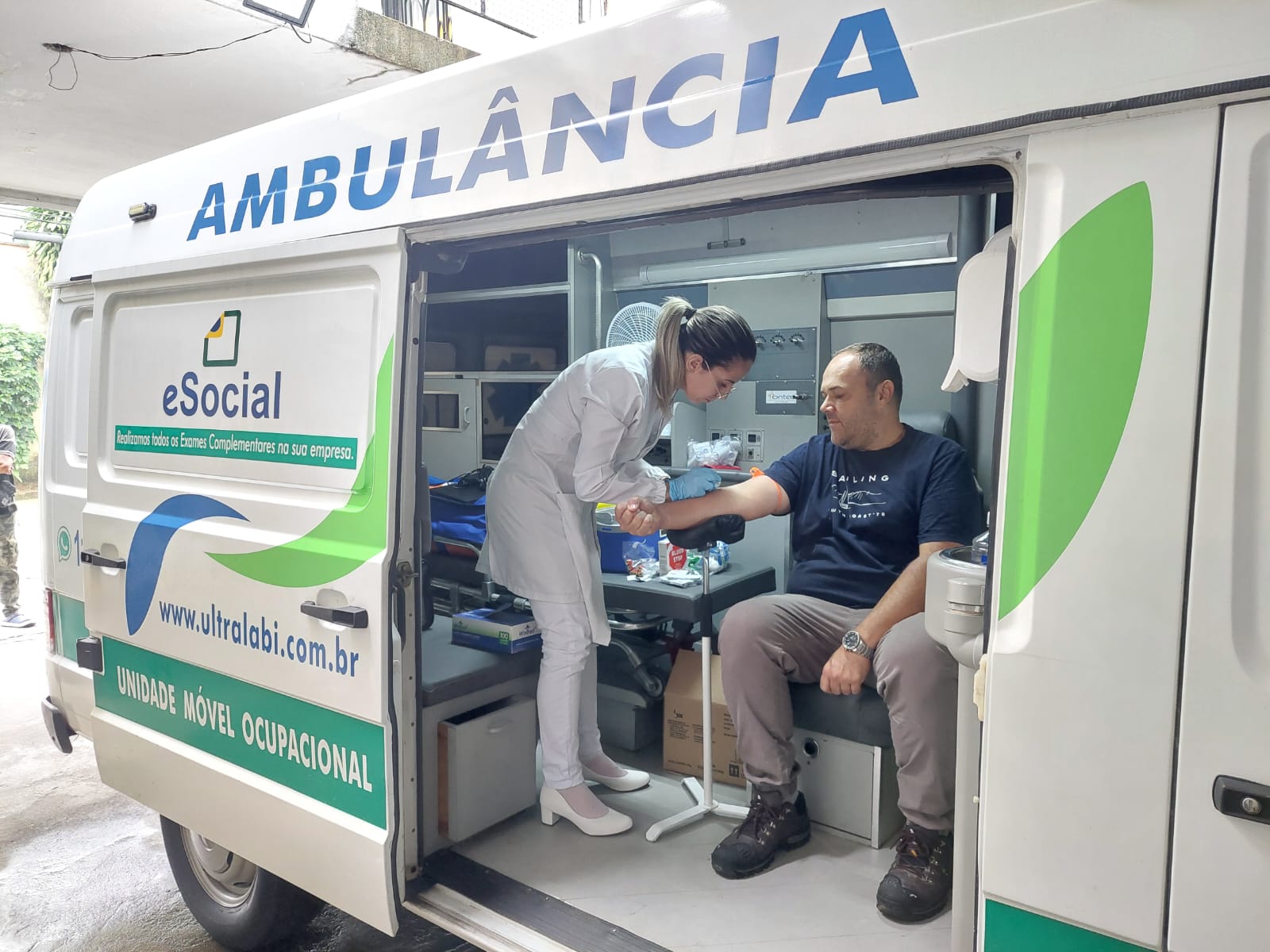 Coleta de sangue — procedimento realizado na unidade móvel